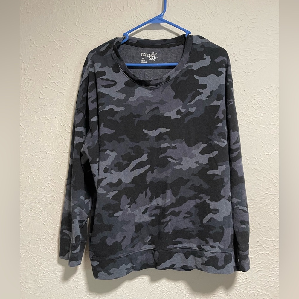 Terra & Sky Plus Size Camo Sweatshirt